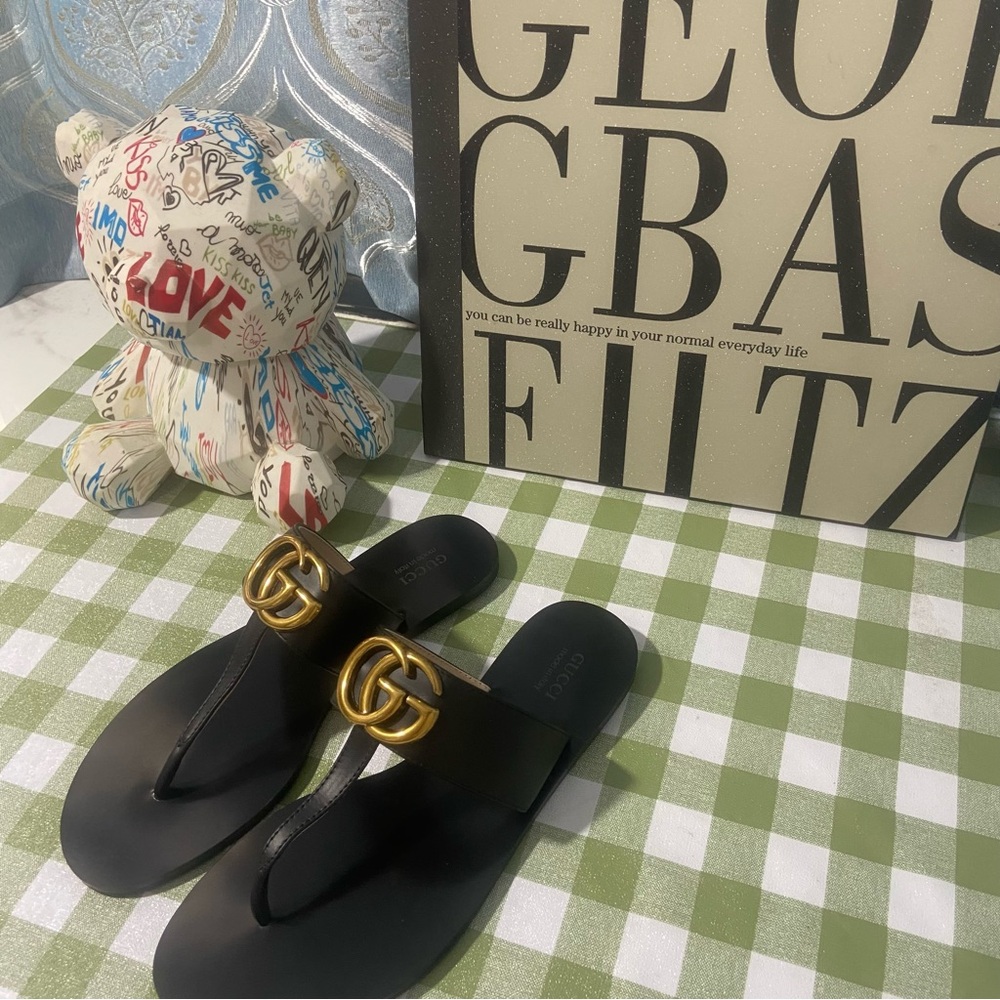 🌹💕Gucci Black and Gold Sandals💕 - Picture 7 of 7